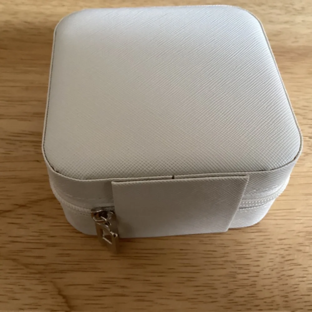 White Leather Jewelry Storage Box/Travel Box/Portable Jewelry Box